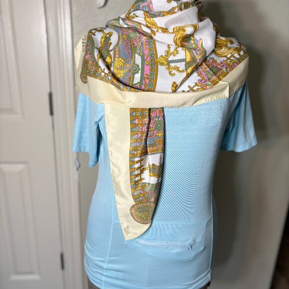 RARE Vintage HERMÈS Carousel Silk Scarf FRANCE 35" - Picture 4 of 9